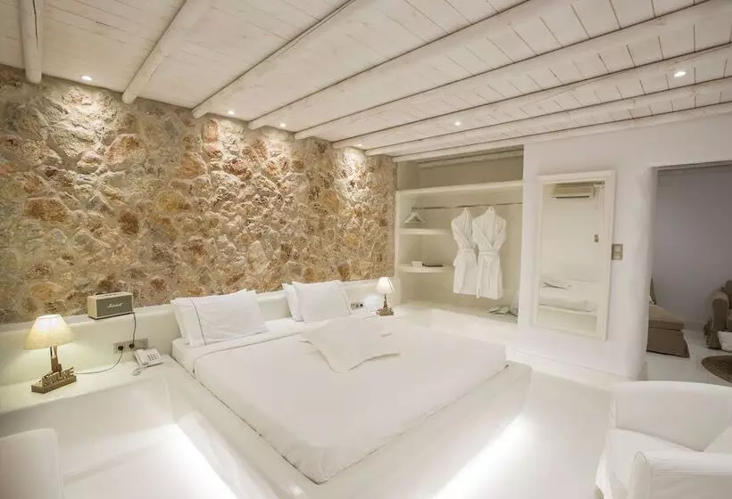 سوییت جونیور, Paros Palace