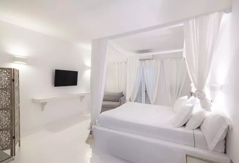 سوییت جونیور, Paros Palace