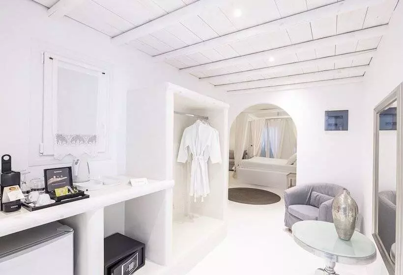 سوییت جونیور, Paros Palace