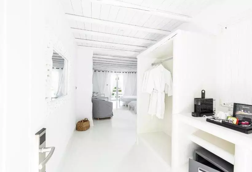 اتاق استاندارد سه نفره, Paros Palace