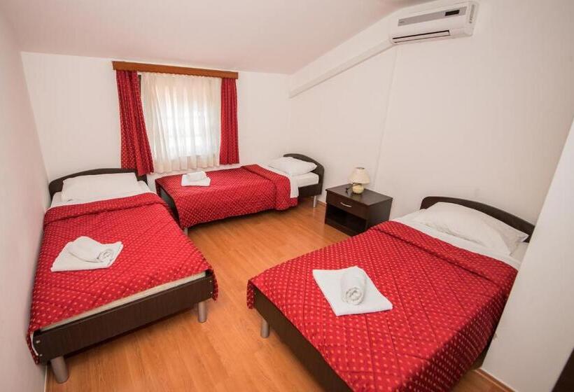 اتاق استاندارد سه نفره, Lafodija