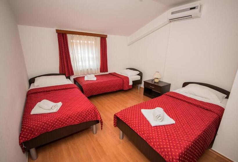 اتاق استاندارد سه نفره, Lafodija