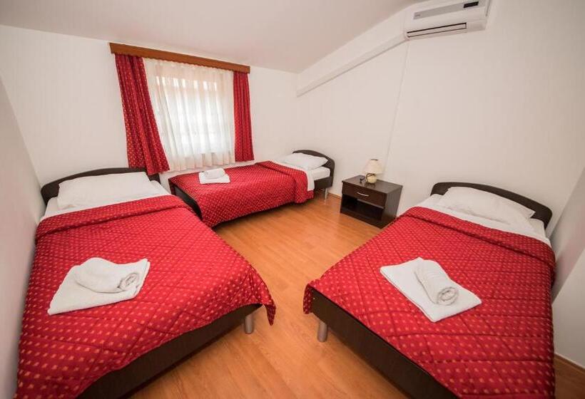 اتاق استاندارد سه نفره, Lafodija