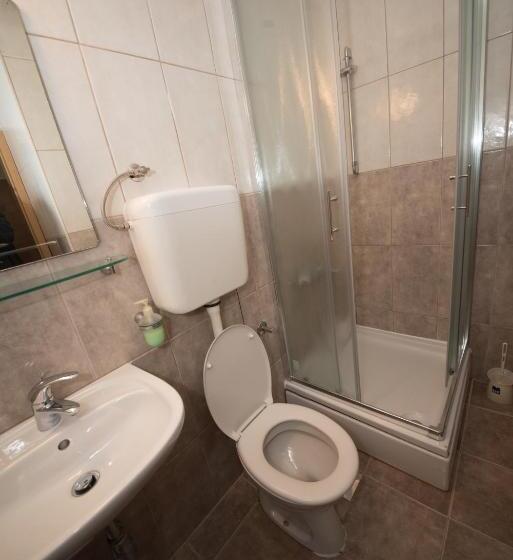 اتاق استاندارد سه نفره, Lafodija