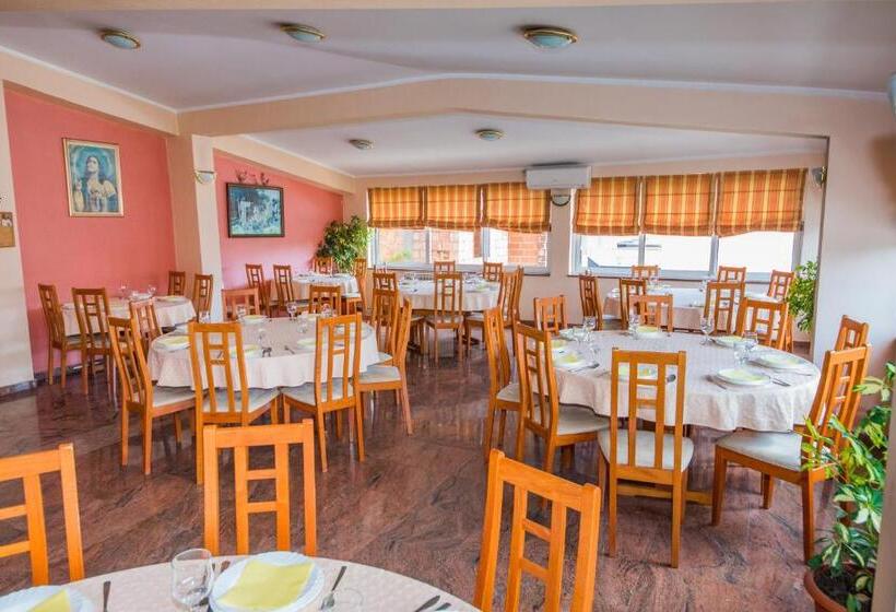 اتاق استاندارد سه نفره, Lafodija