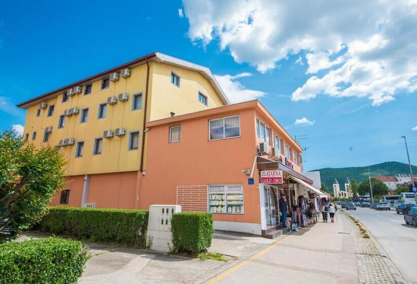 اتاق استاندارد سه نفره, Lafodija