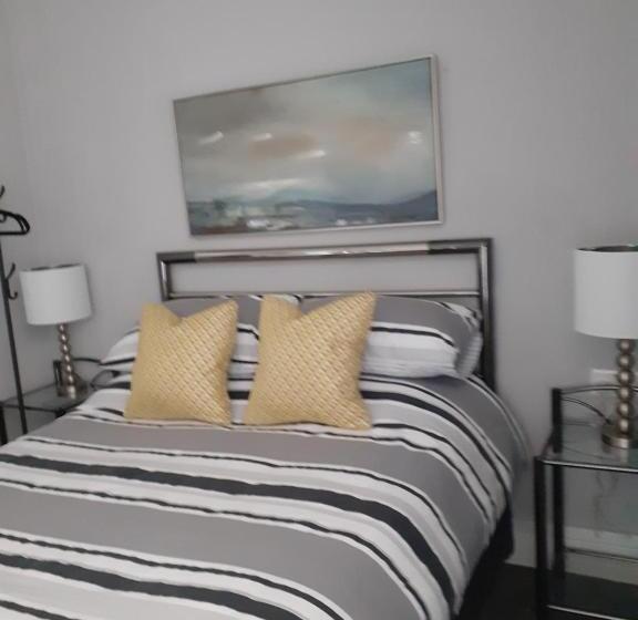 이코노미 룸, Caversham Lodge