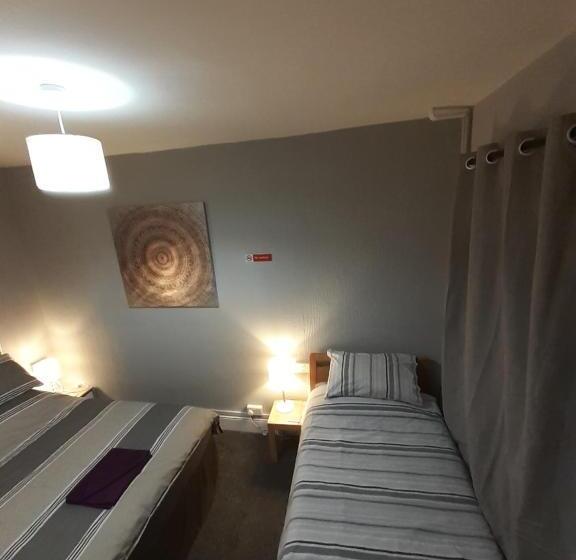 חדר אקונומי, Caversham Lodge