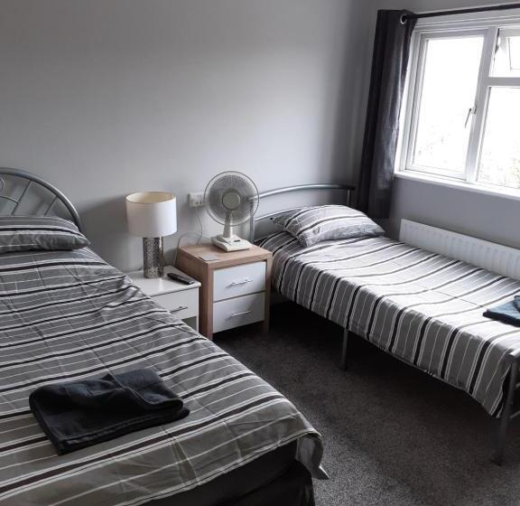 이코노미 룸, Caversham Lodge