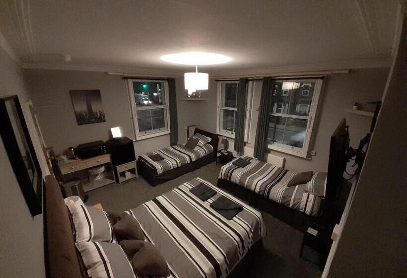 이코노미 트리플 룸, Caversham Lodge