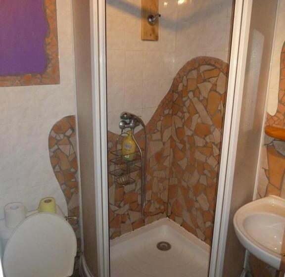 Quarto Familiar Banheiro Compartilhado, Artharmony Pension & Hostel