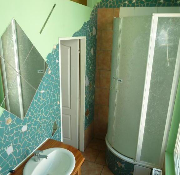 Quarto Familiar Banheiro Compartilhado, Artharmony Pension & Hostel