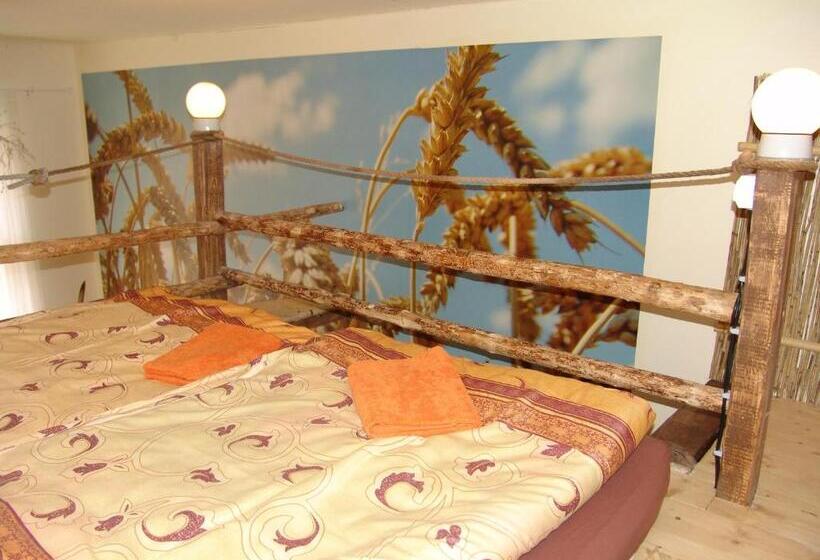 Quarto Quadruple Standard, Artharmony Pension & Hostel
