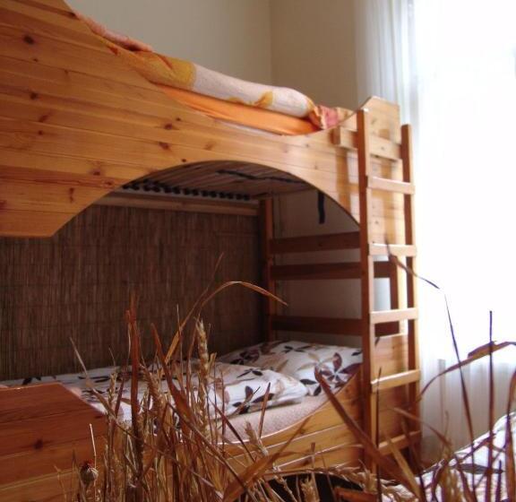 Quarto Quadruple Standard, Artharmony Pension & Hostel