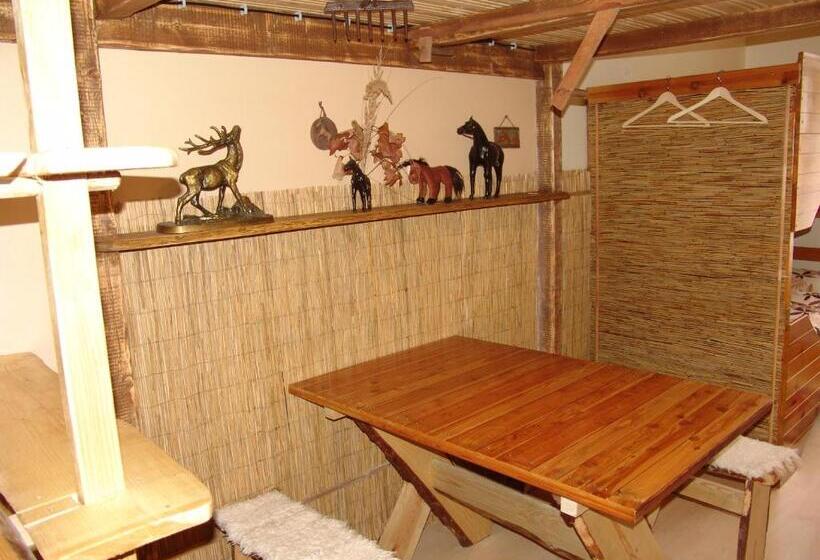 Quarto Quadruple Standard, Artharmony Pension & Hostel