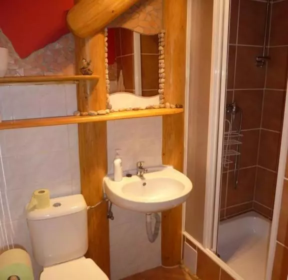 Neljän hengen Economy-huone jaetulla kylpyhuoneella, Artharmony Pension & Hostel