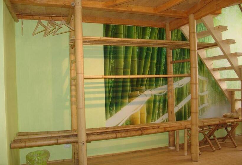 Quarto triplo standard com casa de banho exterior, Artharmony Pension & Hostel