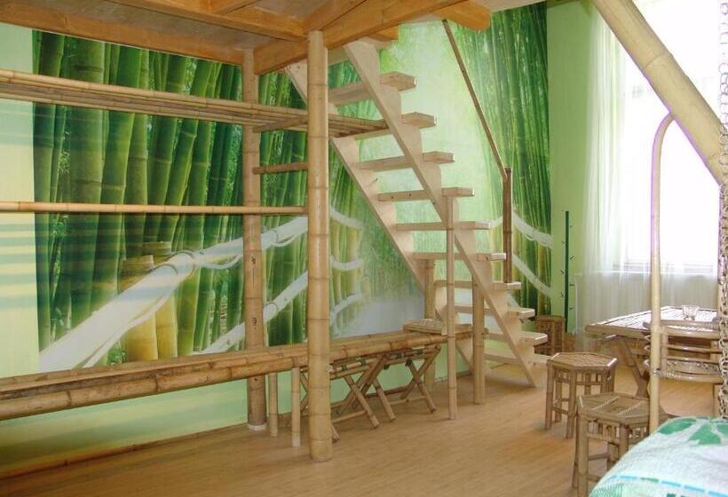 Quarto triplo standard com casa de banho exterior, Artharmony Pension & Hostel