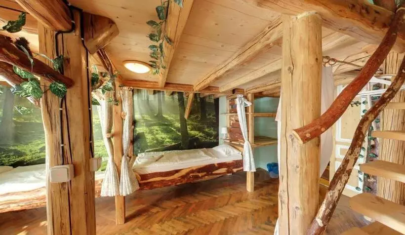 Perhehuone, Artharmony Pension & Hostel