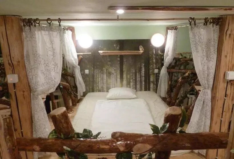 Perhehuone, Artharmony Pension & Hostel