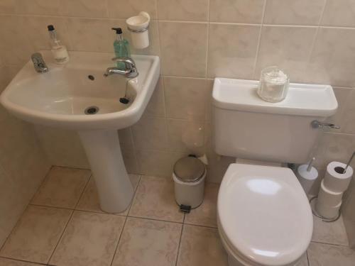 חדר סטנדרט עם מיטת קינג, Daviot Guest House