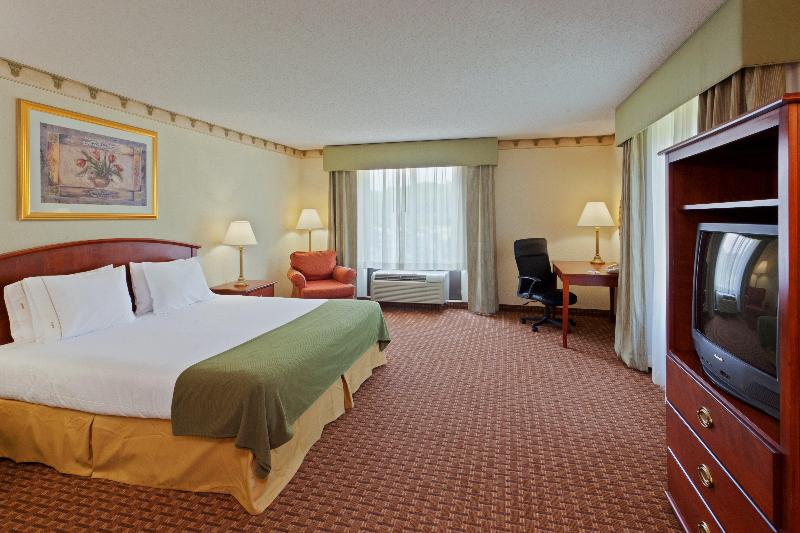 スイート, Holiday Inn Express Hotel & Suites North East, An Ihg