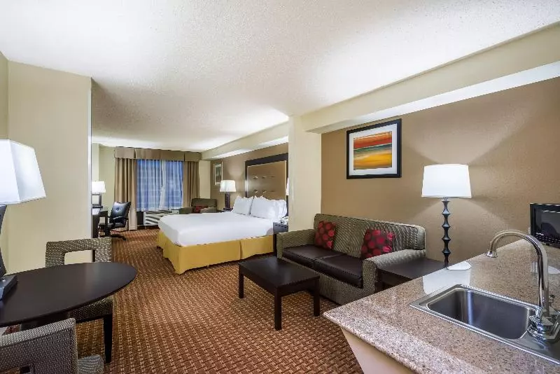 スイート, Holiday Inn Express Hotel & Suites North East, An Ihg