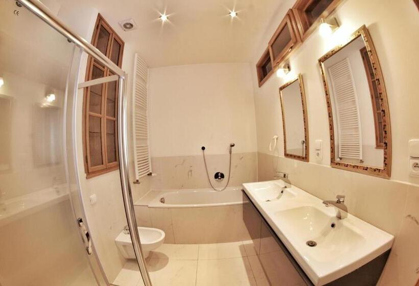 اتاق استاندارد با سرویس بهداشتی مشترک, Hostel Homer Old Town Square