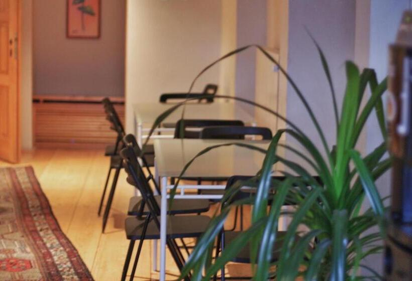 اتاق استاندارد با سرویس بهداشتی مشترک, Hostel Homer Old Town Square