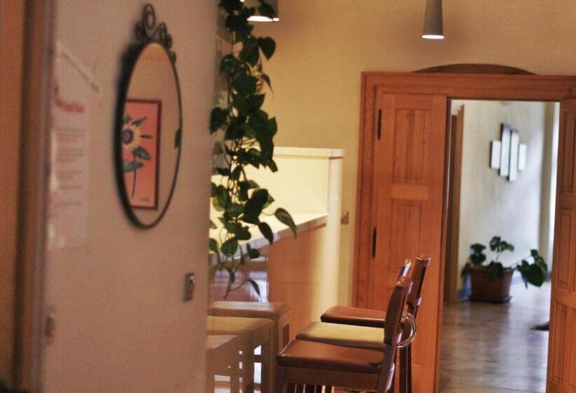 اتاق استاندارد با سرویس بهداشتی مشترک, Hostel Homer Old Town Square