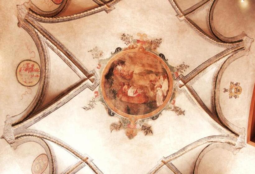 تختخواب در اتاق مشترک, Hostel Homer Old Town Square