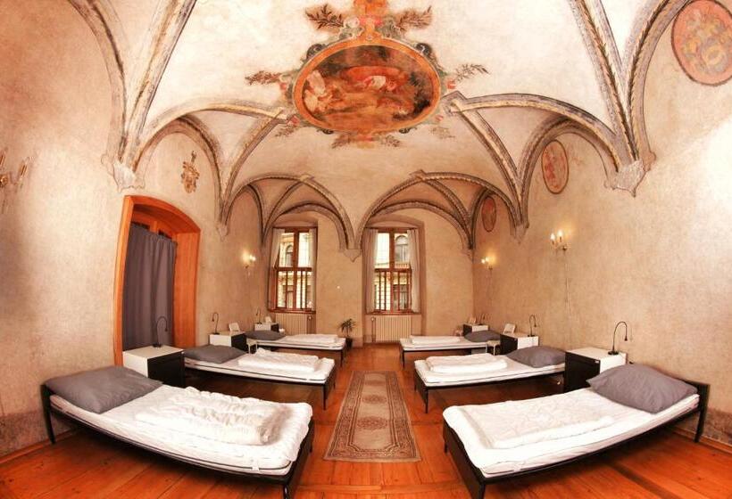 تختخواب در اتاق مشترک, Hostel Homer Old Town Square