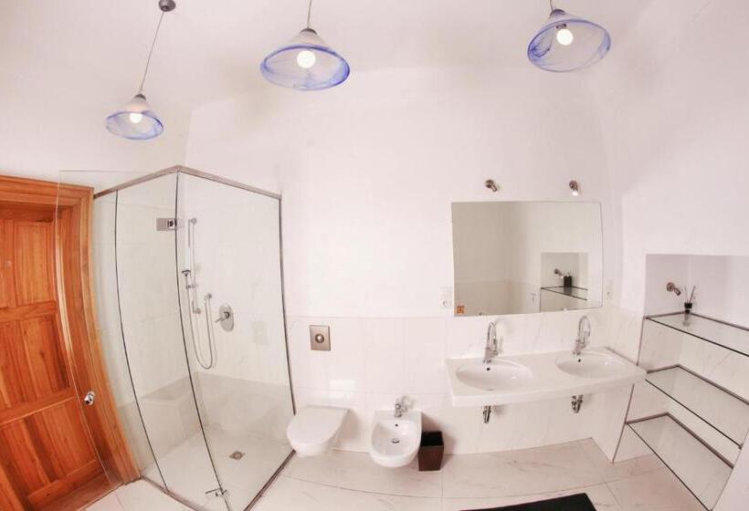 تختخواب در اتاق مشترک, Hostel Homer Old Town Square