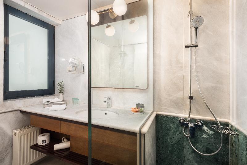 주니어 스위트, Avra City Boutique