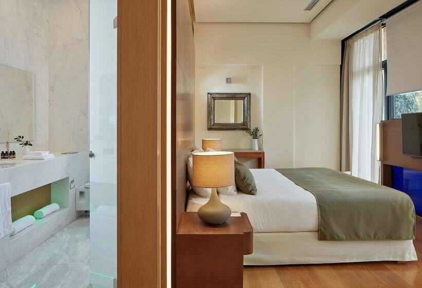 주니어 스위트, Avra City Boutique