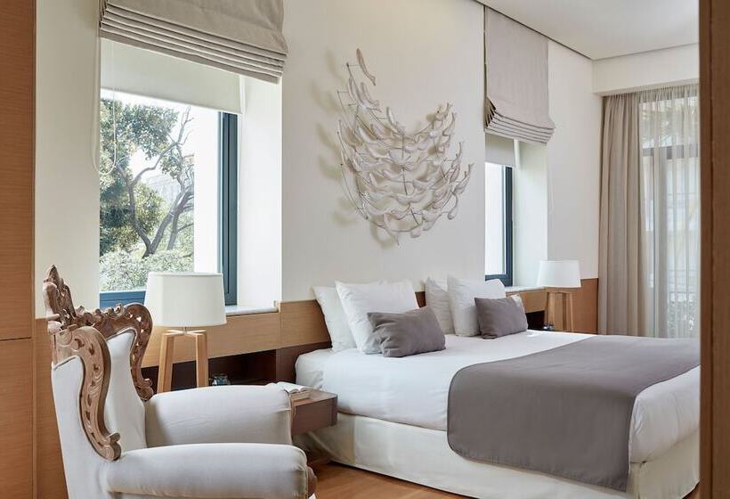 주니어 스위트, Avra City Boutique