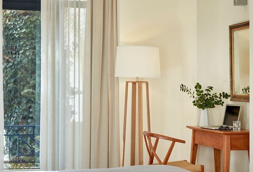 주니어 스위트, Avra City Boutique