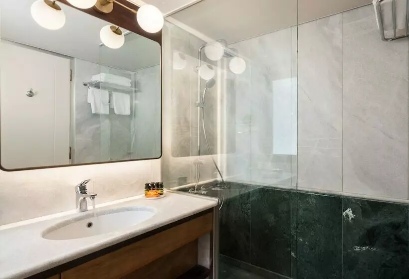اتاق استاندارد, Avra City Boutique
