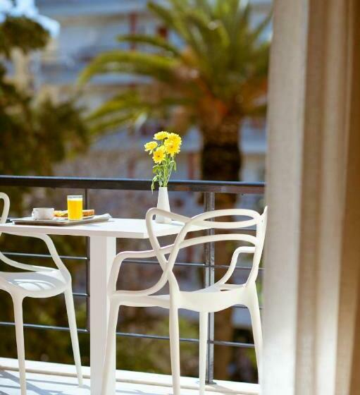 주니어 스위트, Avra City Boutique