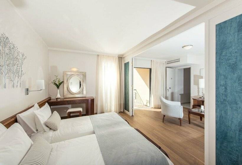 주니어 스위트, Avra City Boutique