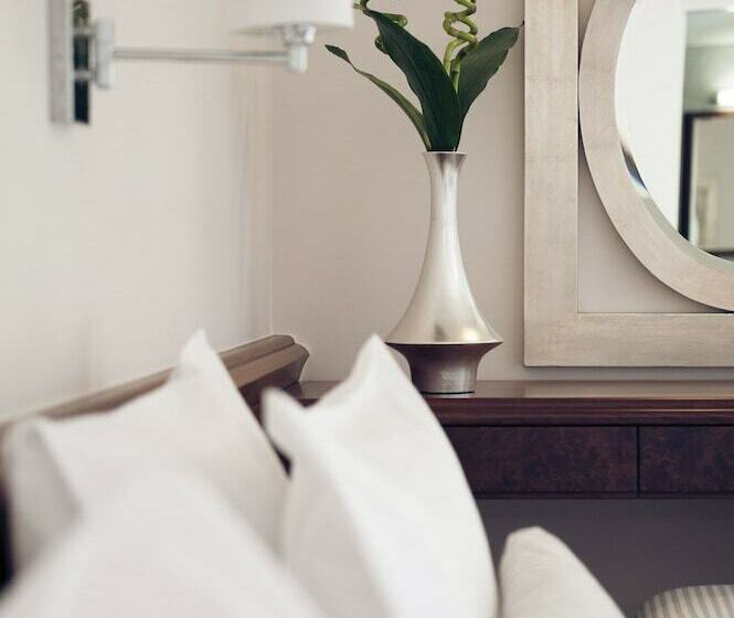 주니어 스위트, Avra City Boutique