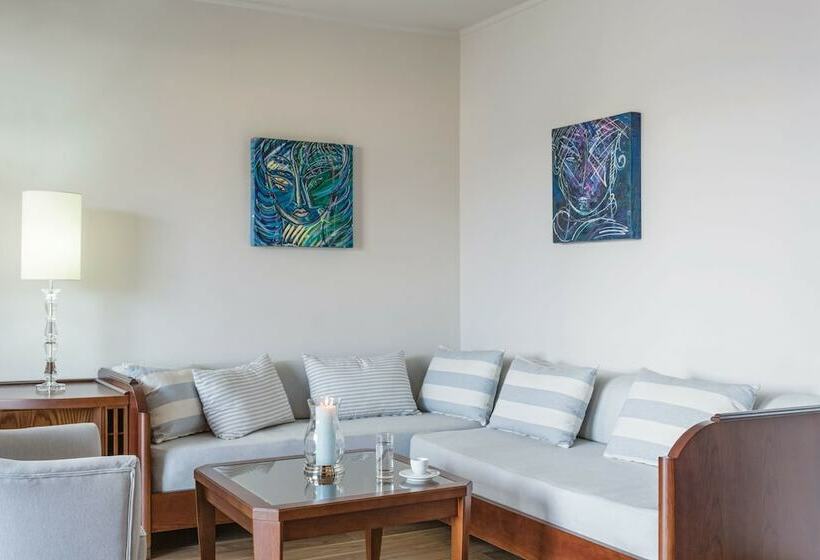 주니어 스위트, Avra City Boutique