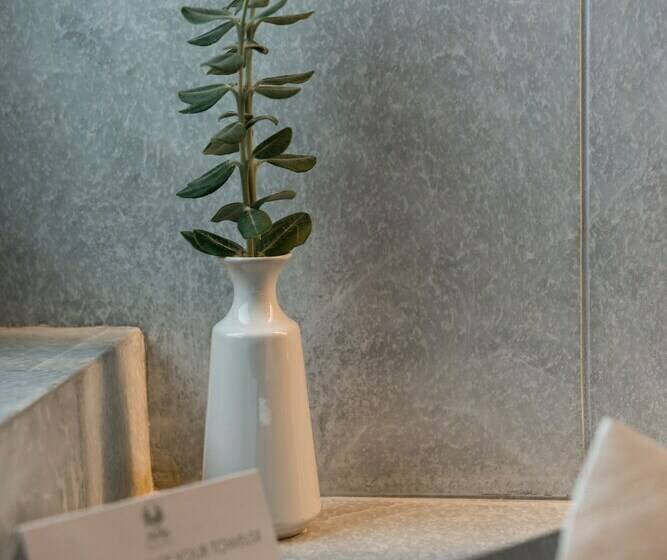 주니어 스위트, Avra City Boutique