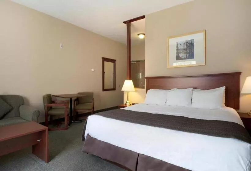 身障者適用キングサイズベッドルーム, Days Inn By Wyndham Thunder Bay North