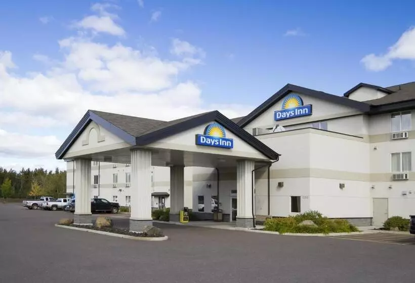 キングサイズベッドのスイートルーム, Days Inn By Wyndham Thunder Bay North