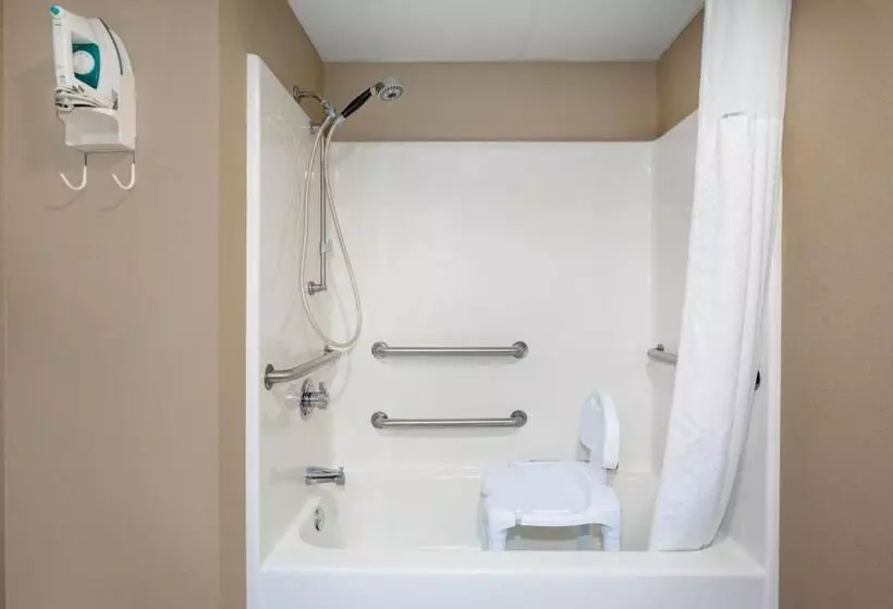 障害者適応デラックスルーム, Days Inn & Suites By Wyndham Cuba