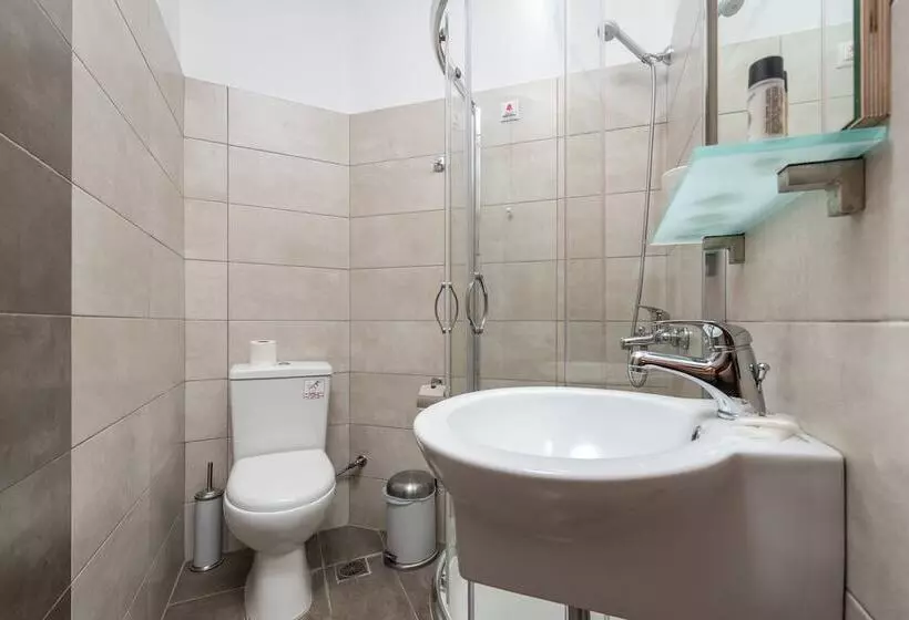 Chambre Triple Standard, Galini