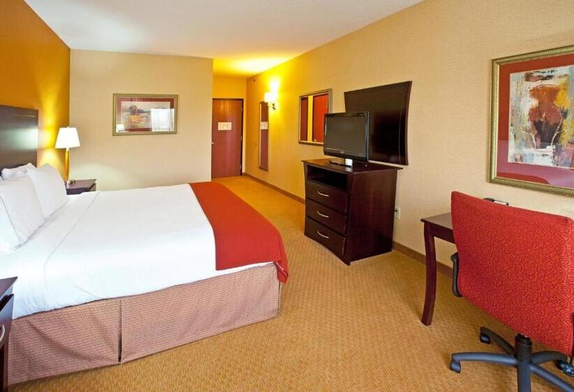 מיטת קינג בסוויטה, Holiday Inn Express Hotel & Suites Franklin, An Ihg