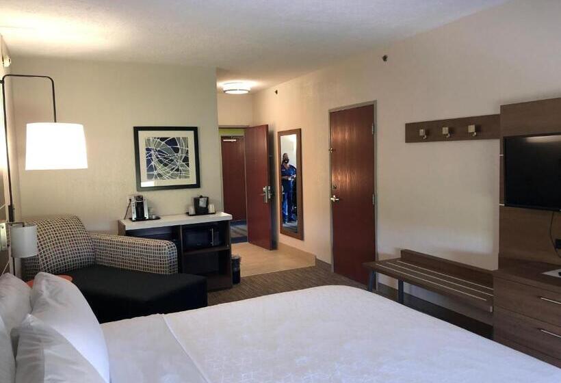 מיטת קינג בסוויטה, Holiday Inn Express Hotel & Suites Franklin, An Ihg