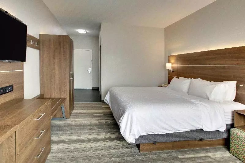 キングサイズベッドのスタンダードルーム, Holiday Inn Express & Suites Laurel, An Ihg